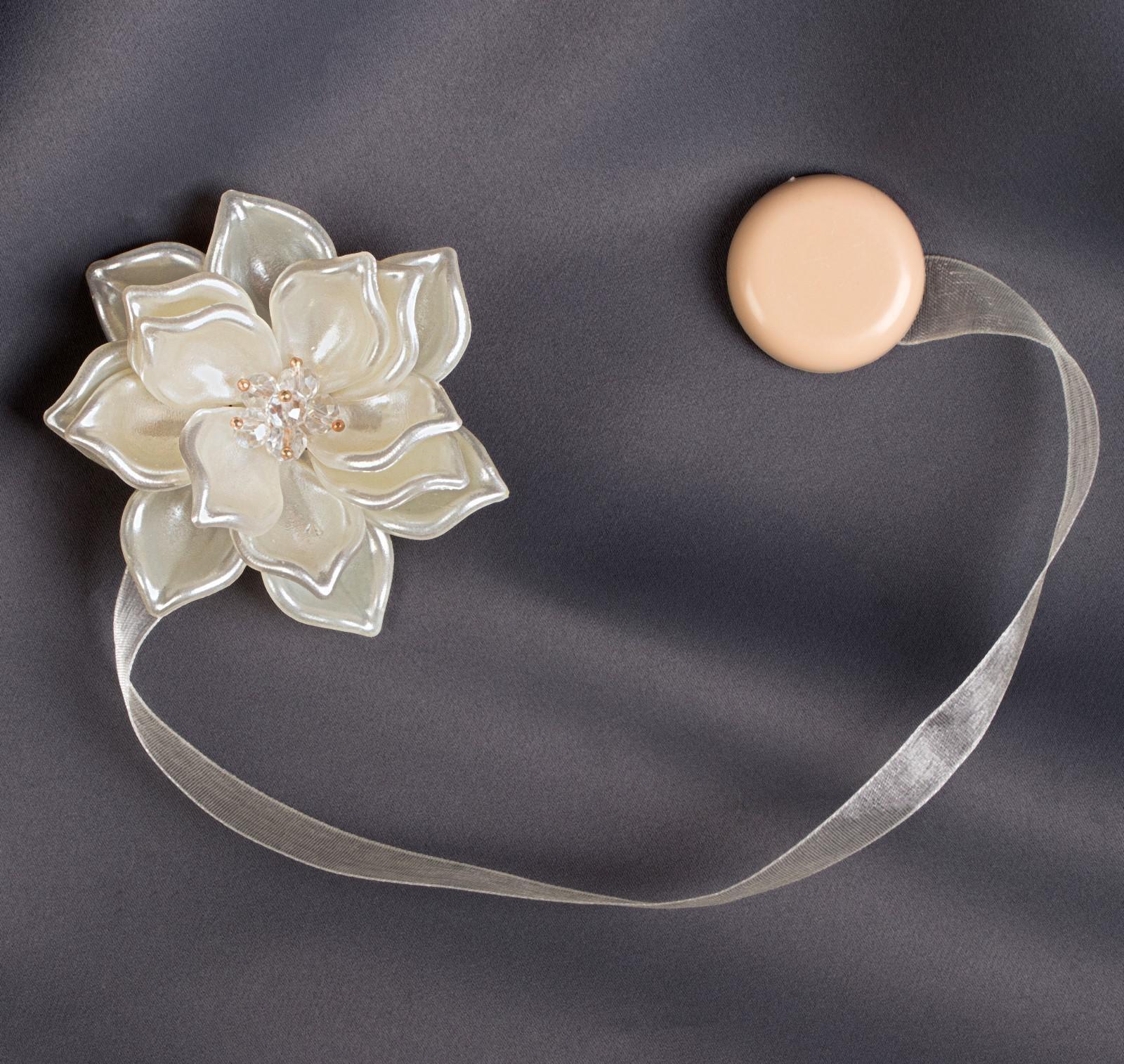 Подхват для штор, «Перламутровый цветок», d = 6,5 см, цвет молочный
