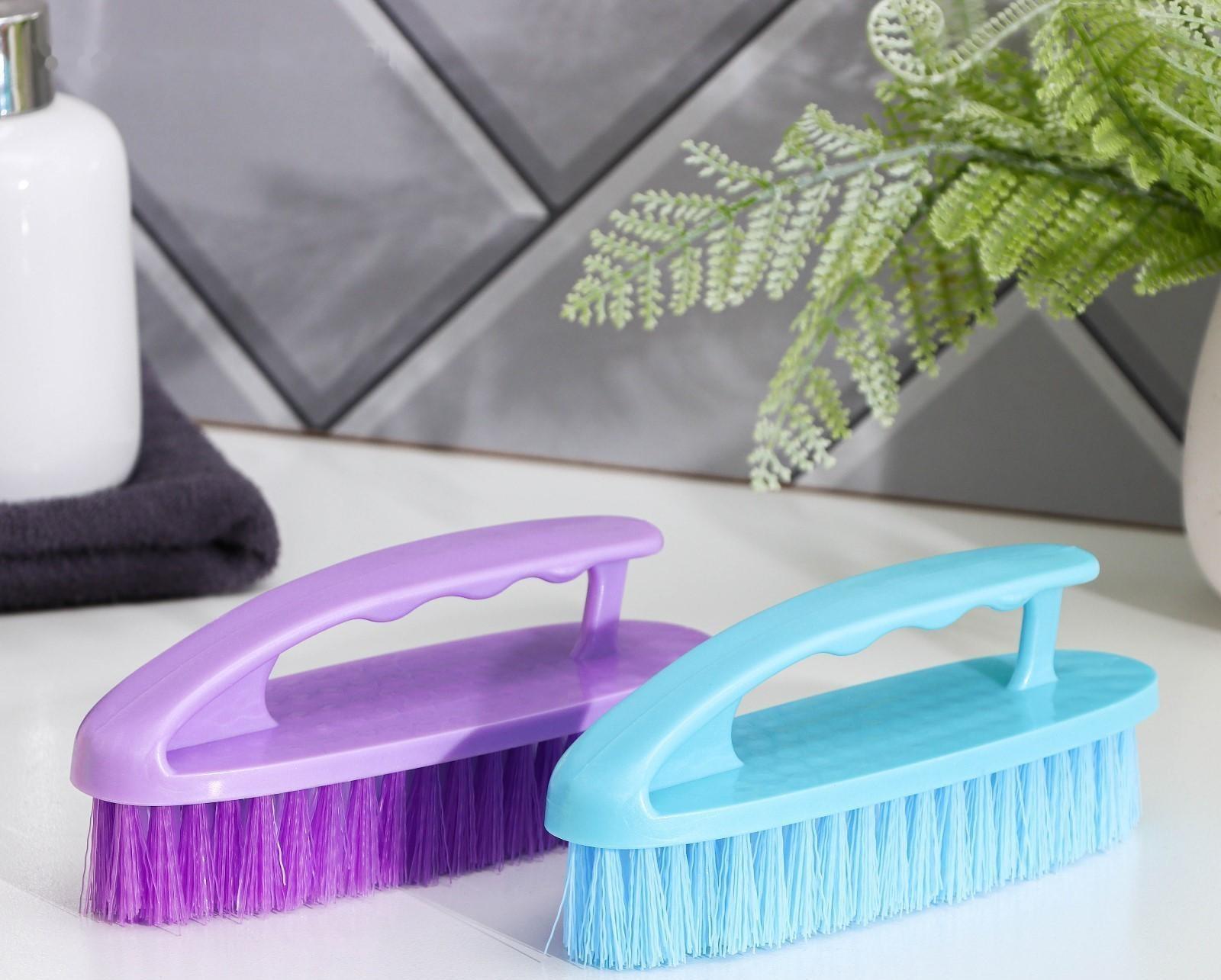 Щётка-утюжок «Дельта», цельная ручка, 16×5×6,5 см, цвет МИКС