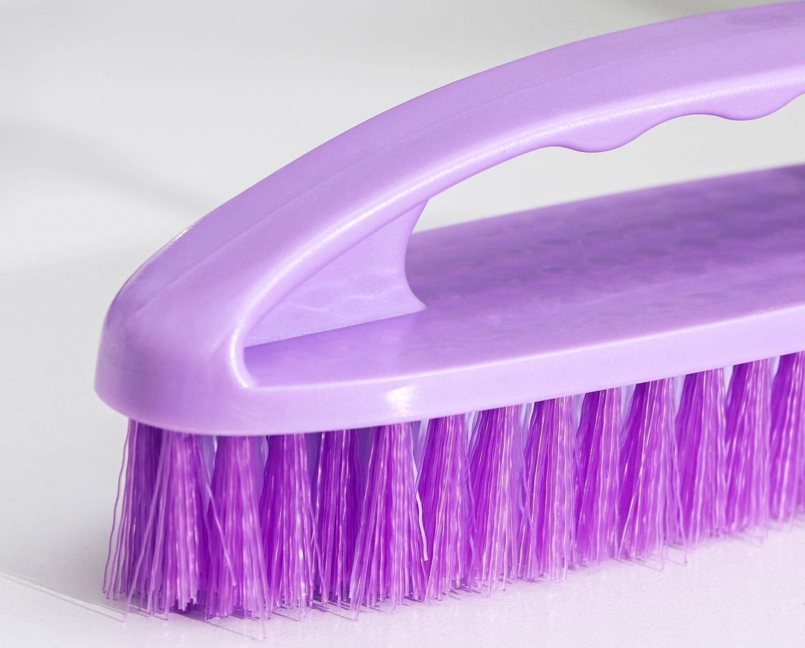 Щётка-утюжок «Дельта», цельная ручка, 16×5×6,5 см, цвет МИКС