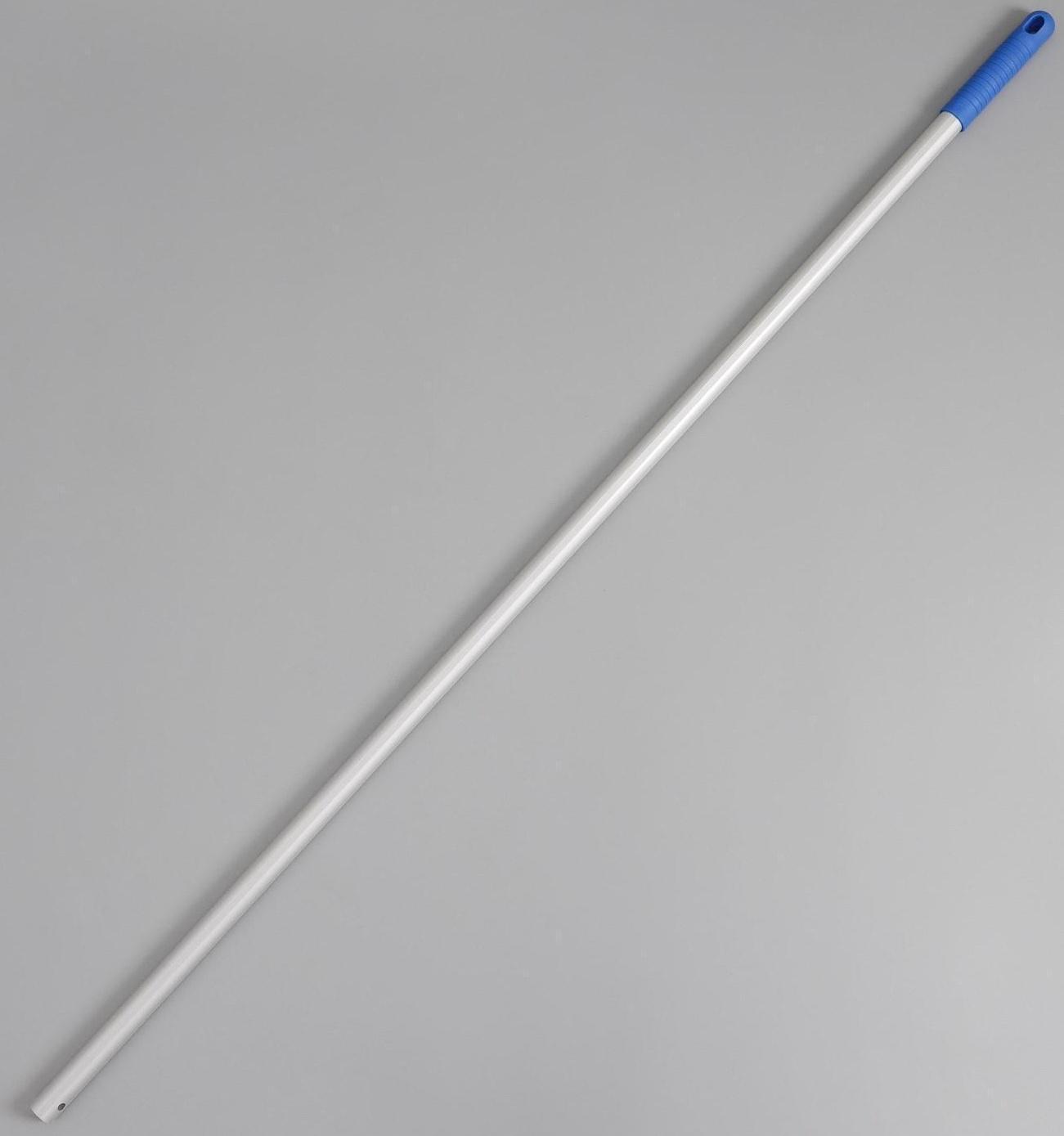 Рукоятка алюминиевая, 122 см, d=2,1 см, с отверстием под клипсу