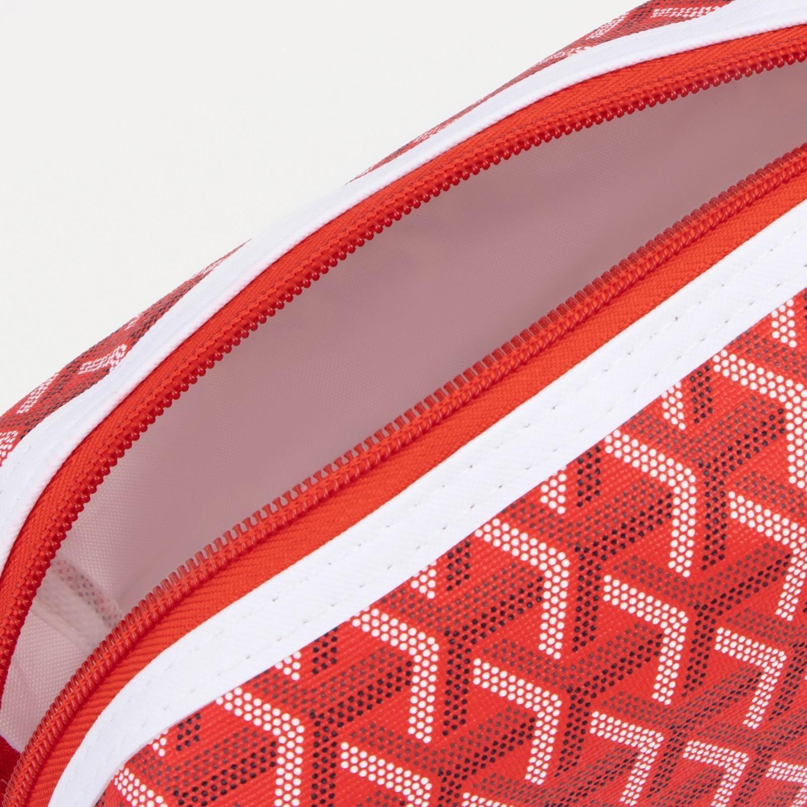 Косметичка на молнии, цвет красный