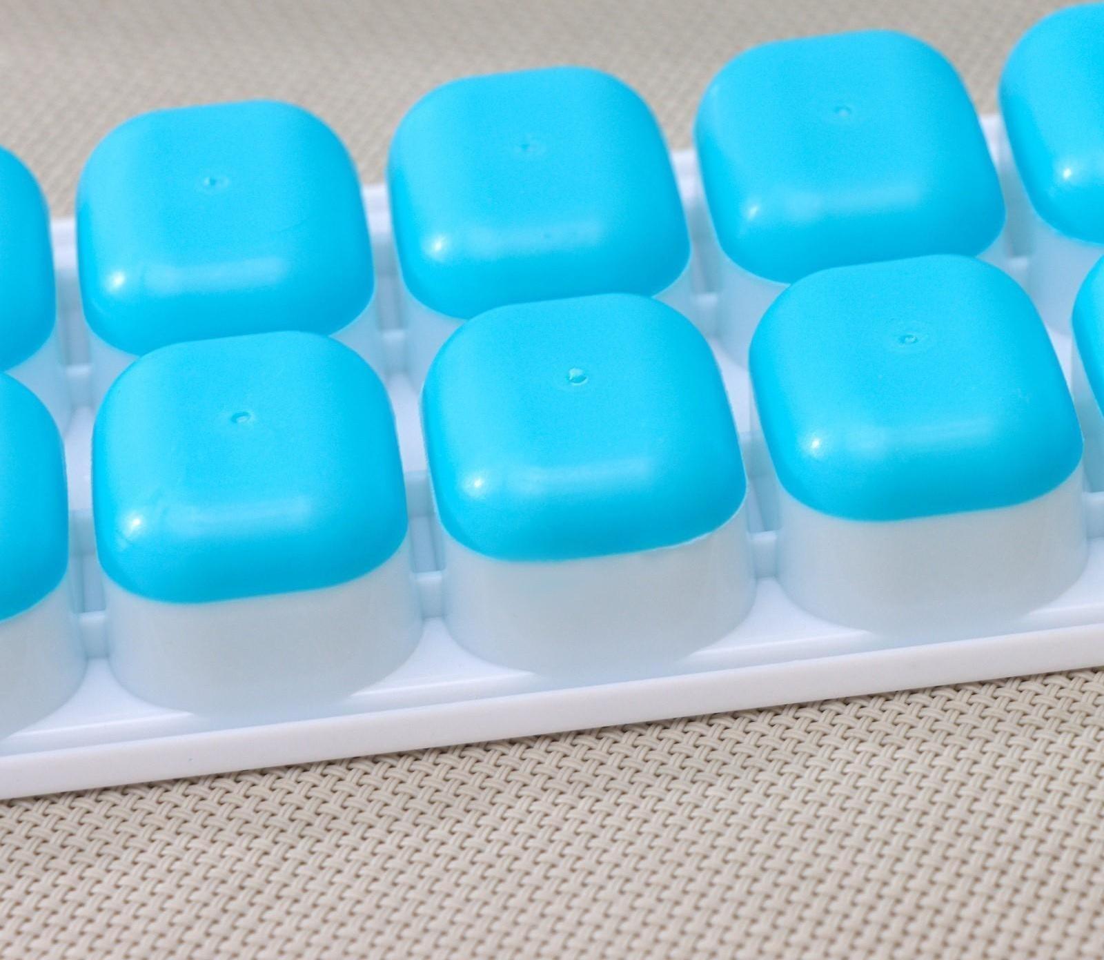 Форма для льда и шоколада с крышкой Доляна, 14 ячеек, 25×9,5×2,5 см, ячейка 4×3×2 см, цвет МИКС