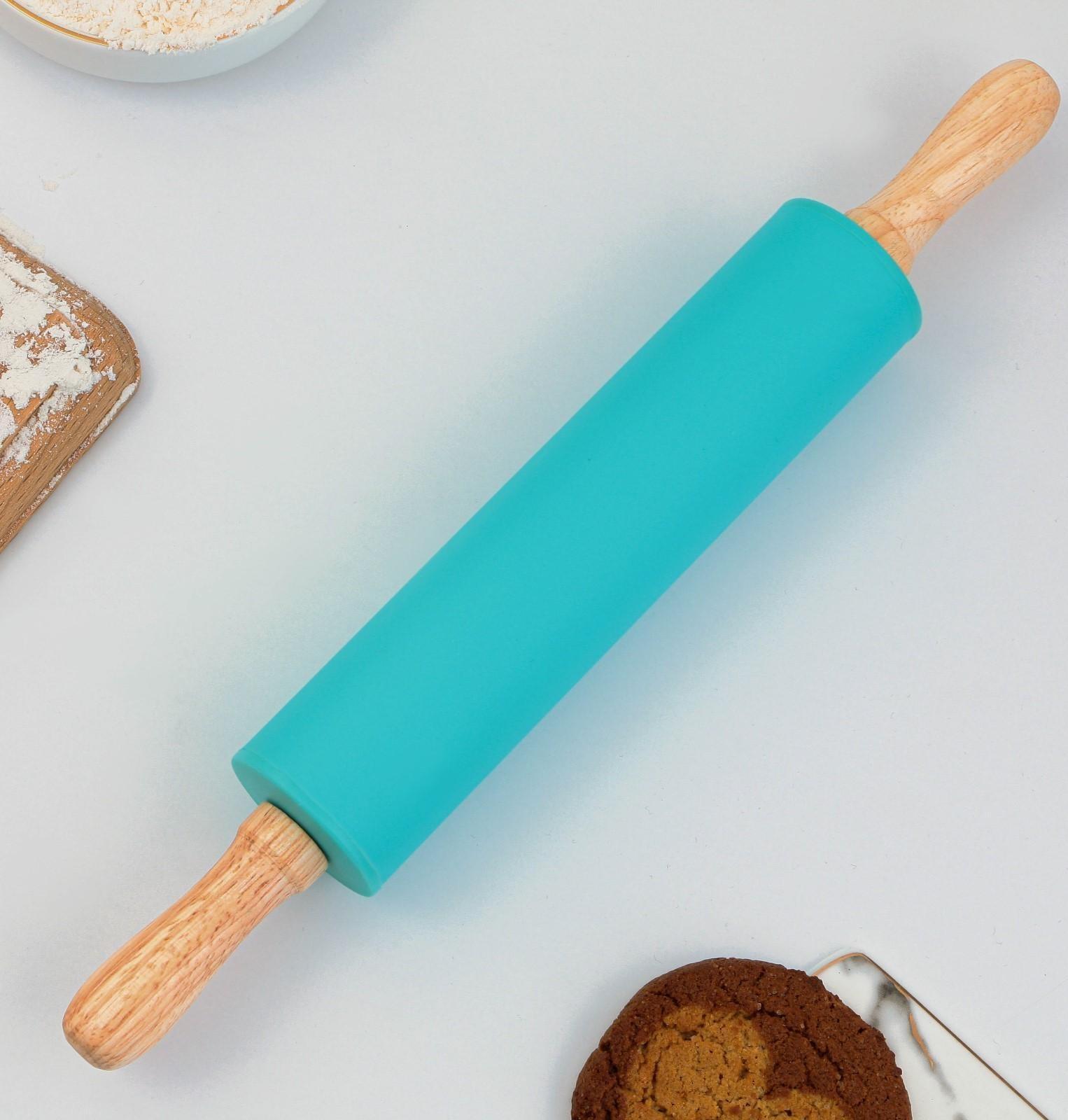 Скалка «Прованс», 31 х 4 см, силикон, дерево, цвет бирюзовый