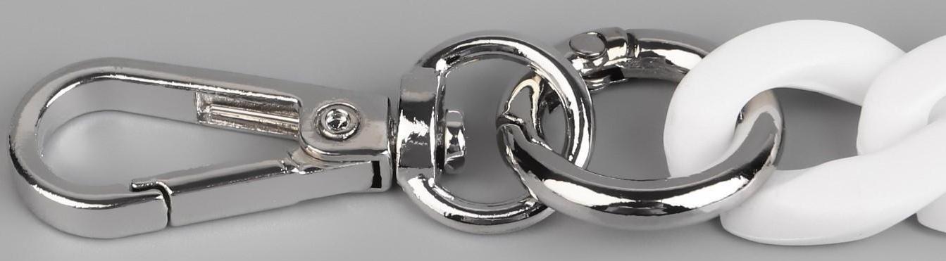 Цепочка для сумки, пластиковая, с карабинами, 23 × 17 мм, 30 см, цвет белый/серебряный