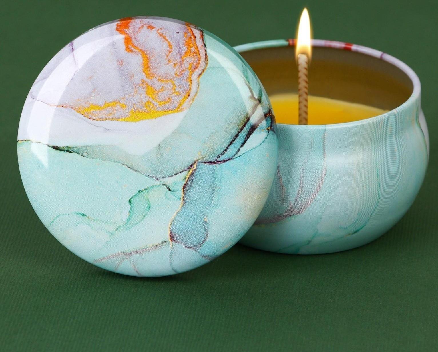 Новогодняя свеча в банке «Загадывай», еловые шишки, высота 5 см