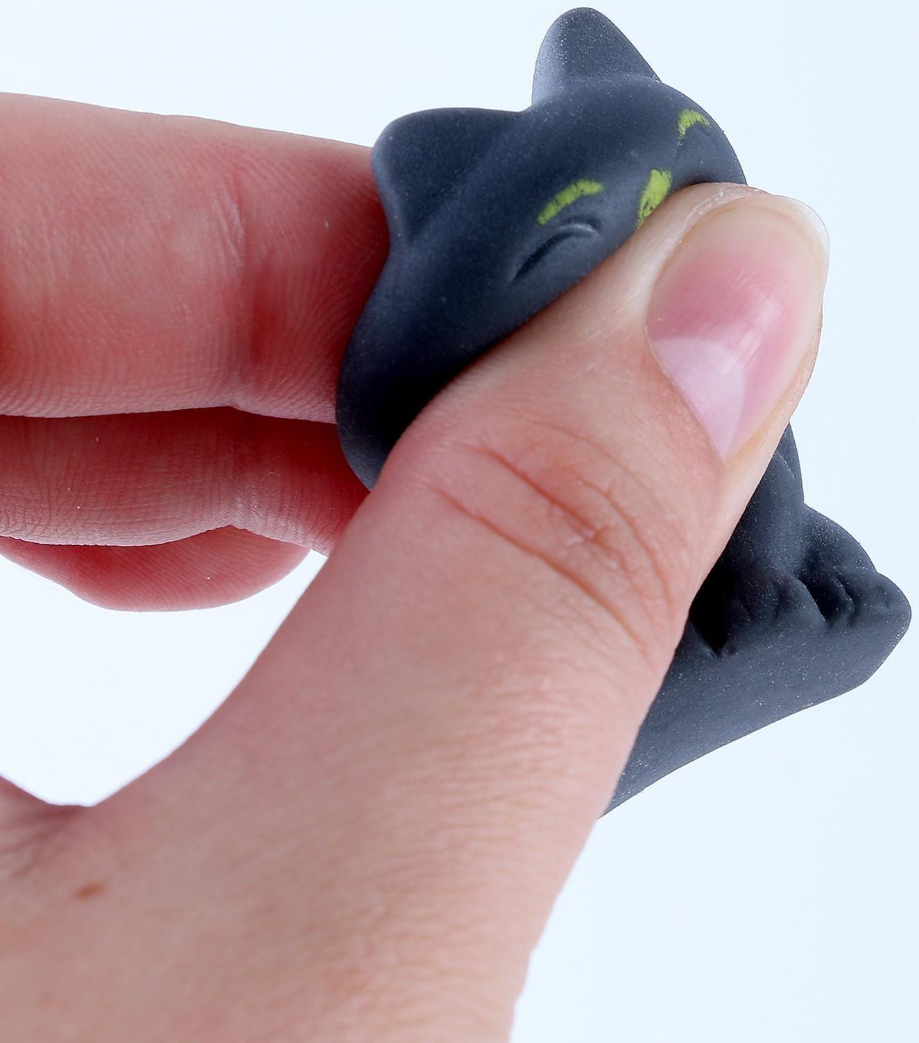 Игрушка-сюрприз «Мяк-жмяк», магический котик с наклейками, МИКС