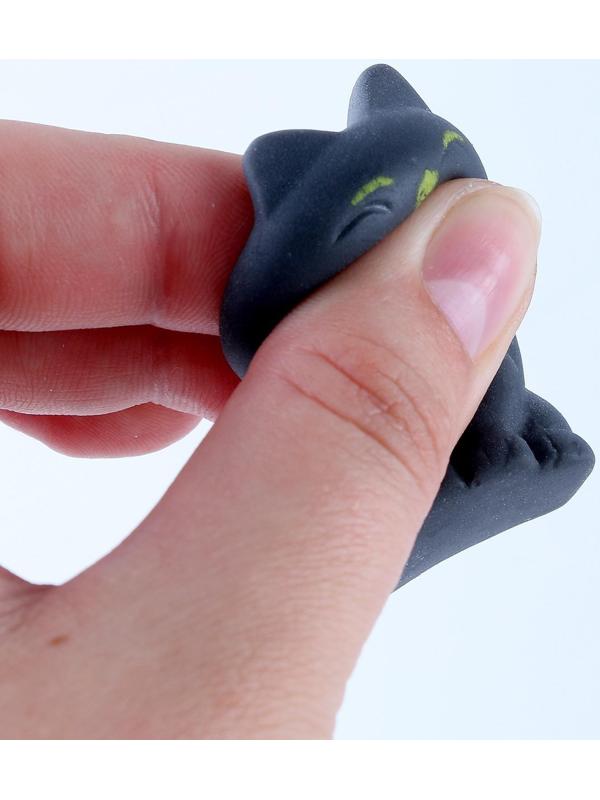 Игрушка-сюрприз «Мяк-жмяк», магический котик с наклейками, МИКС