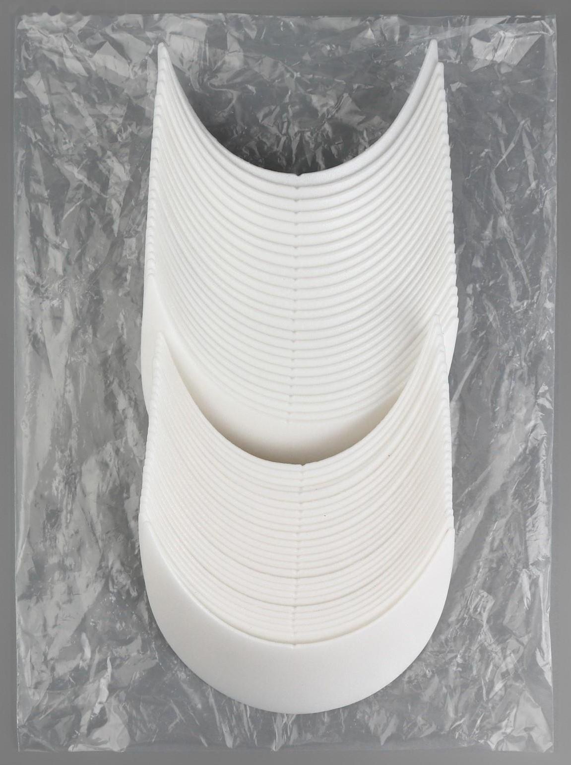 Козырёк для кепки, 7 × 17,5 × 6 см, цвет белый