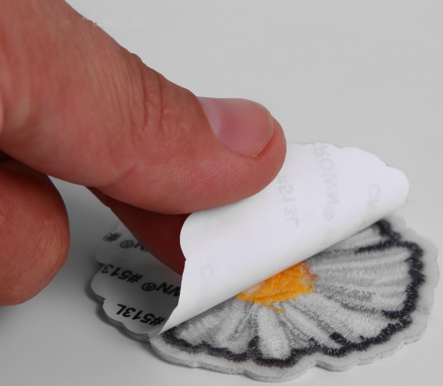 Патч клеевой на одежду, обувь, сумки «Ромашка», 6 × 5,5 см