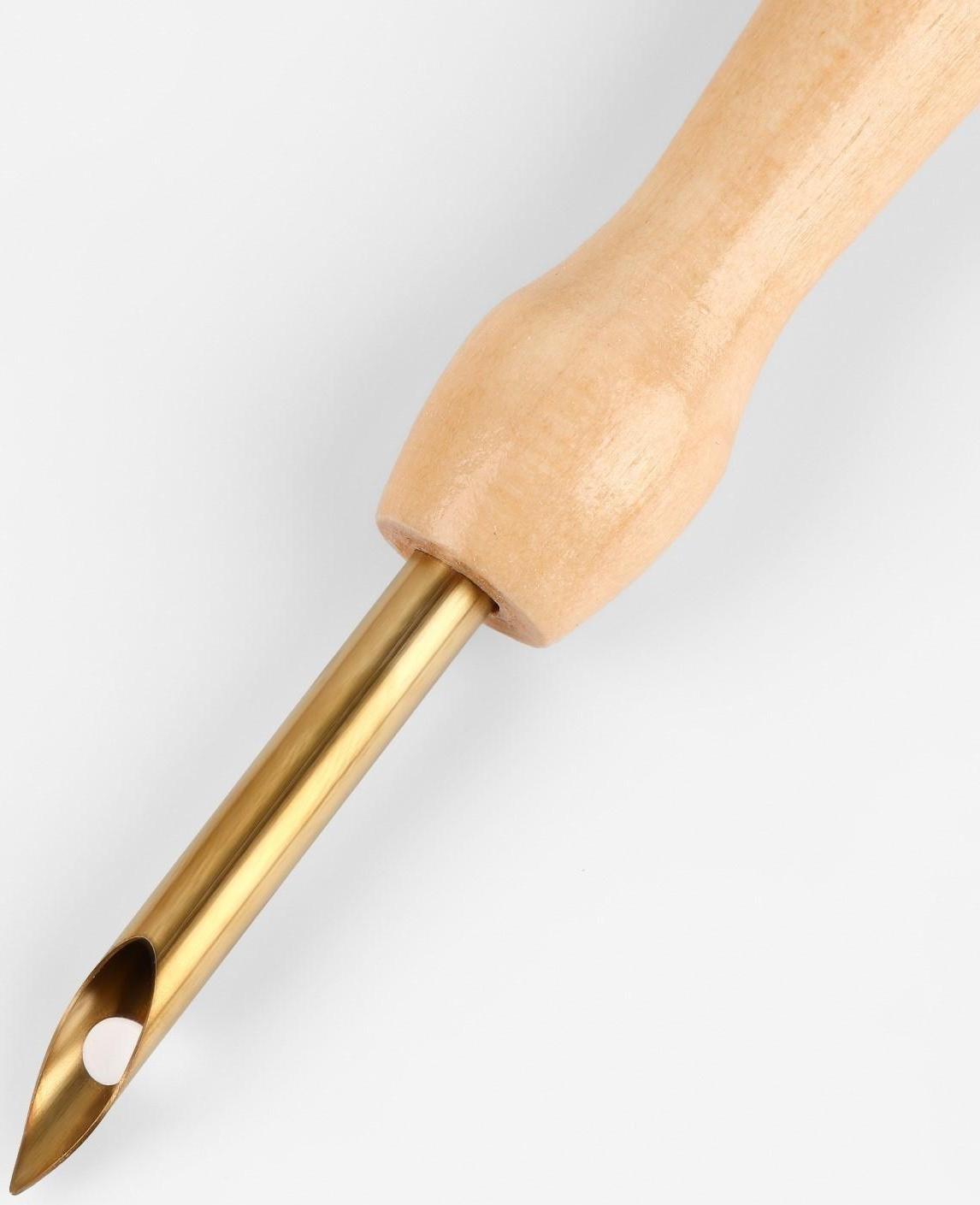 Игла для вышивания, для ковровой техники, d = 5 мм, с нитевдевателем, цвет золотой