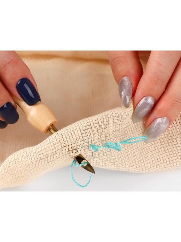 Игла для вышивания, для ковровой техники, d = 5 мм, с нитевдевателем, цвет золотой