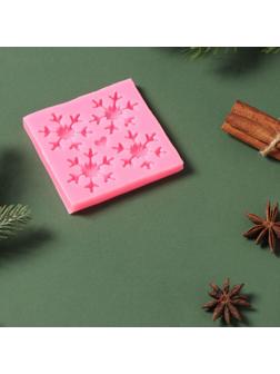 Силиконовый молд «Четыре снежинки», d=8,5 см, цвет розовый