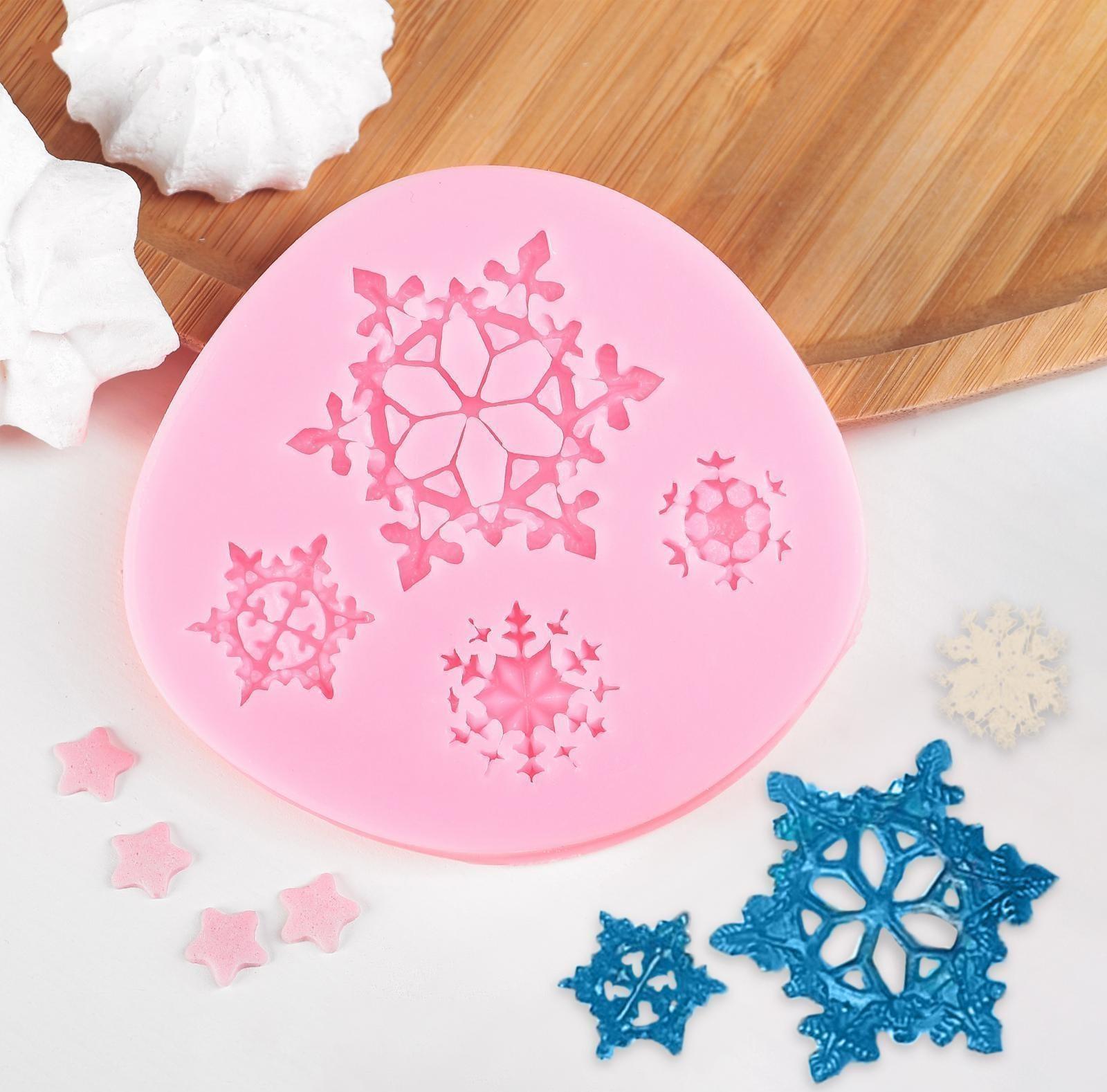 Силиконовый молд «Четыре снежинки», 8×8 см, цвет розовый