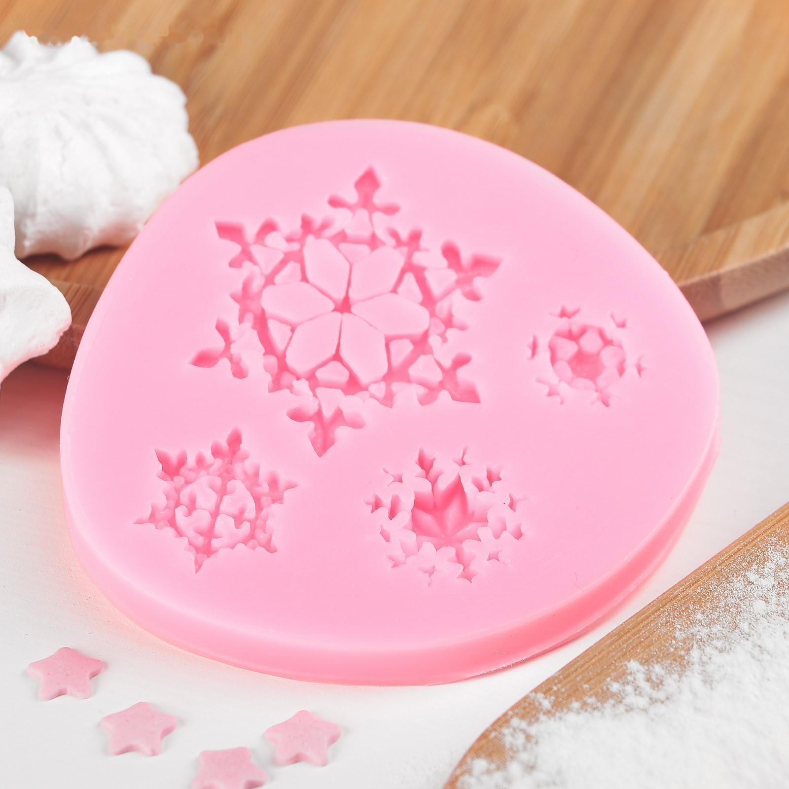Силиконовый молд «Четыре снежинки», 8×8 см, цвет розовый