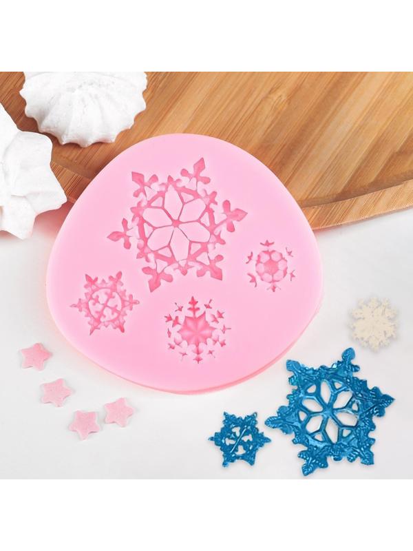 Силиконовый молд «Четыре снежинки», 8×8 см, цвет розовый