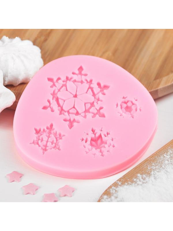 Силиконовый молд «Четыре снежинки», 8×8 см, цвет розовый