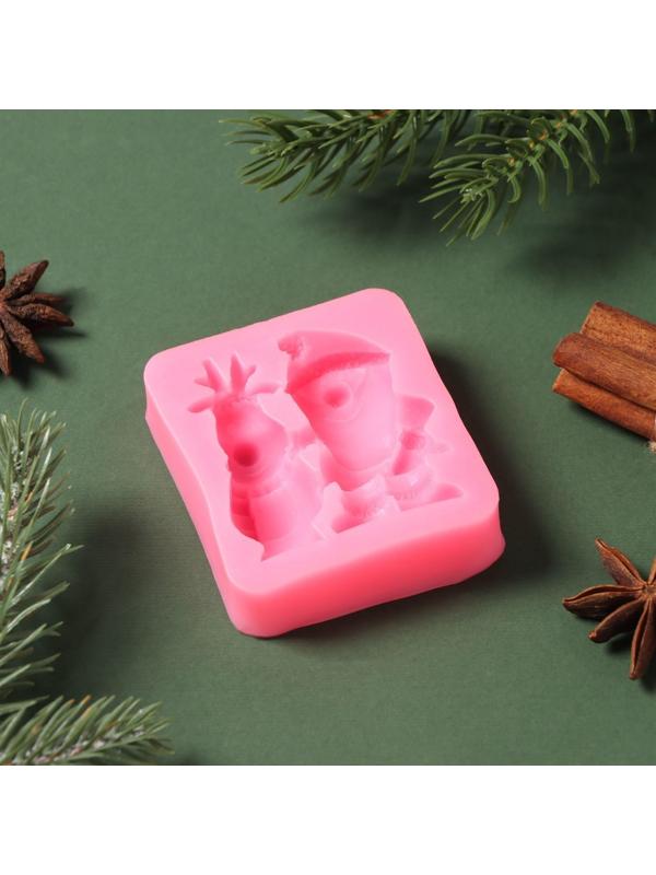 Силиконовый молд «Дед Мороз и олень», 6,5×5,7×1,8 см, цвет розовый
