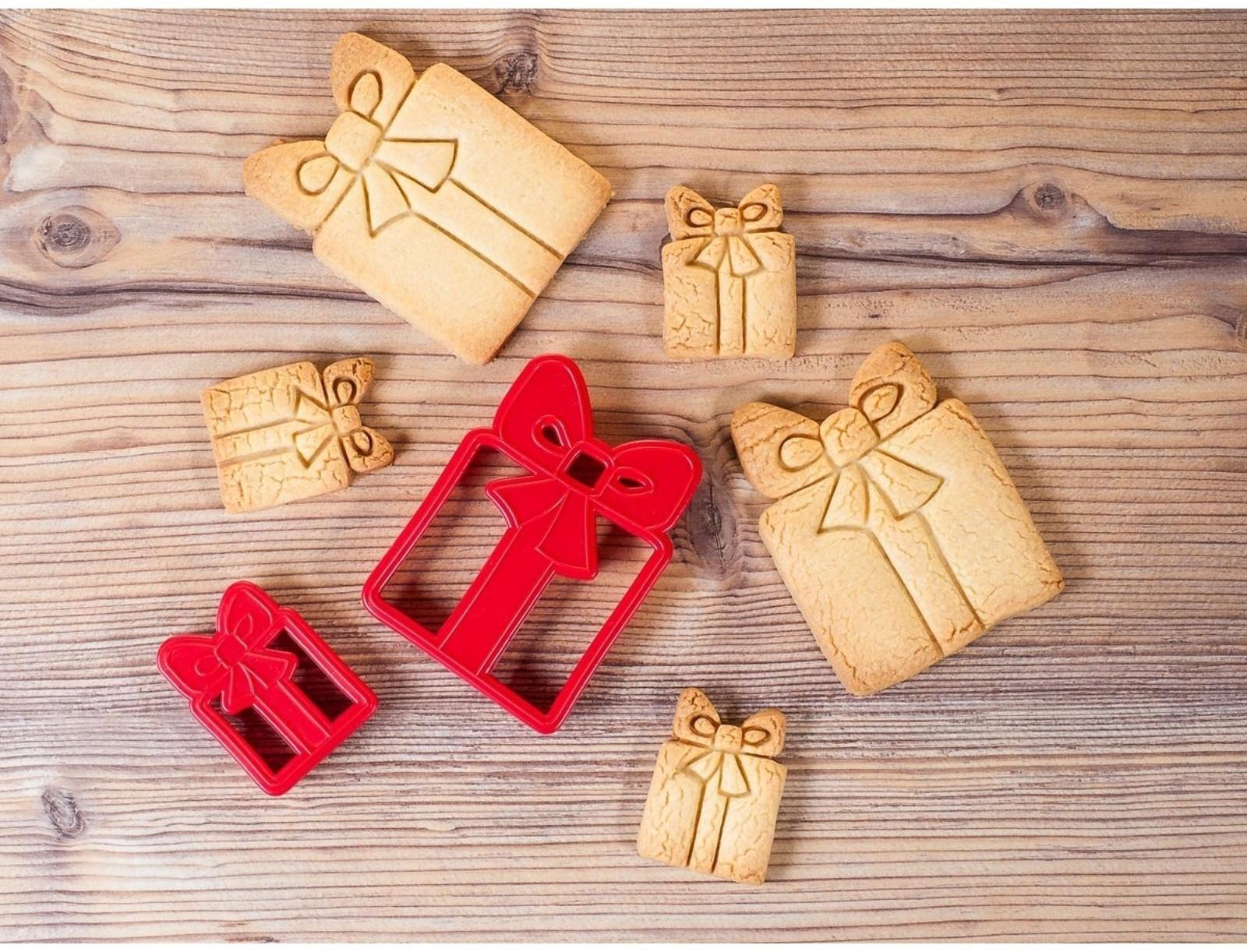 Форма для печенья «Подарок», вырубка, штамп, 8,5×6,5 см, 5,1×3,9 см, цвет красный