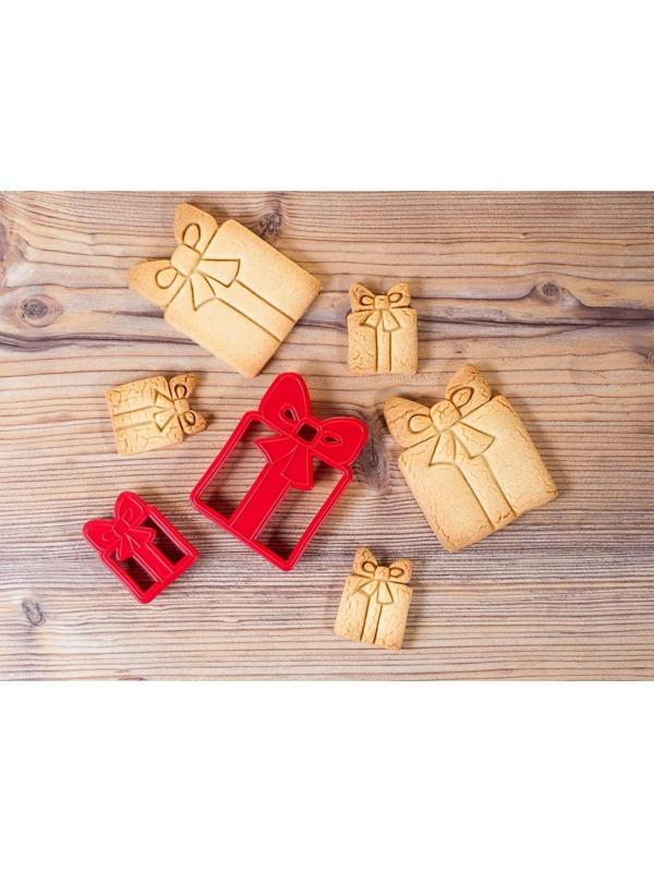 Форма для печенья «Подарок», вырубка, штамп, 8,5×6,5 см, 5,1×3,9 см, цвет красный