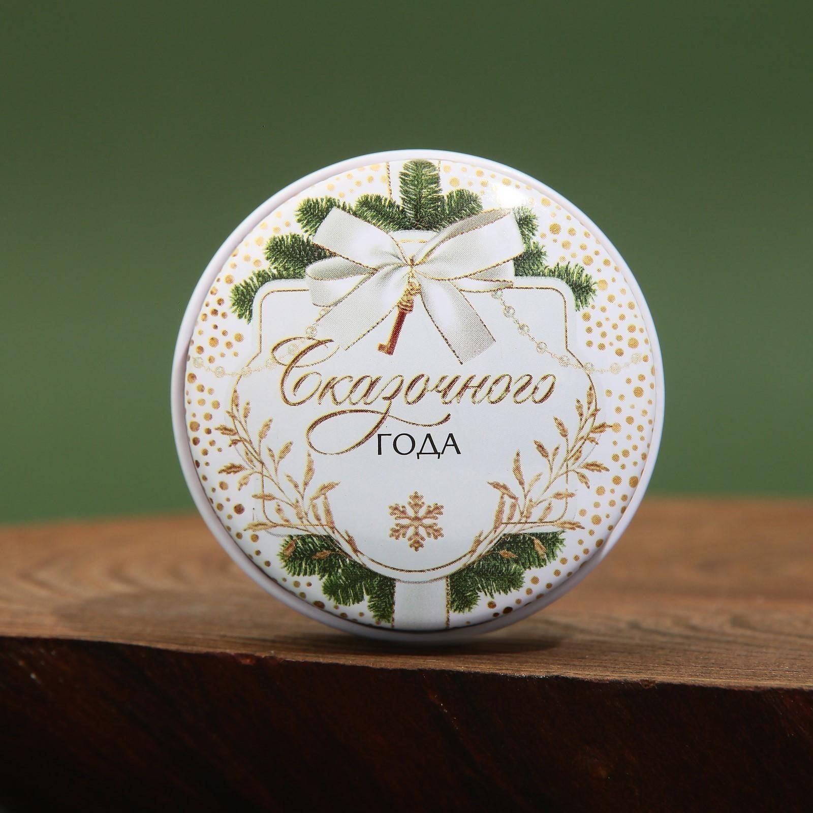 Новогодняя свеча в железной банке «Сказочного года», аромат еловые шишки, 4,5 х 4,5 х 2,5 см.