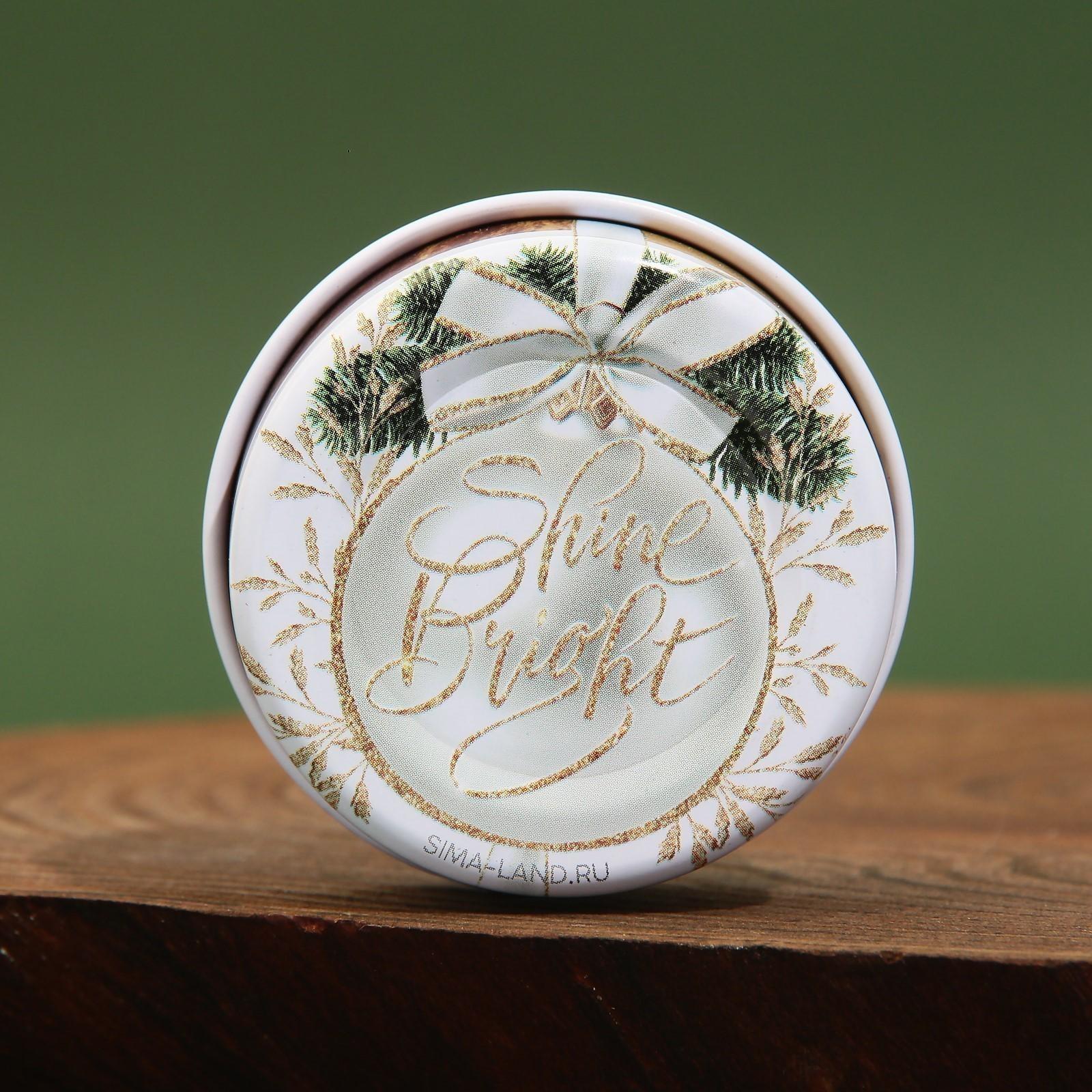 Новогодняя свеча в железной банке «Сказочного года», аромат еловые шишки, 4,5 х 4,5 х 2,5 см.