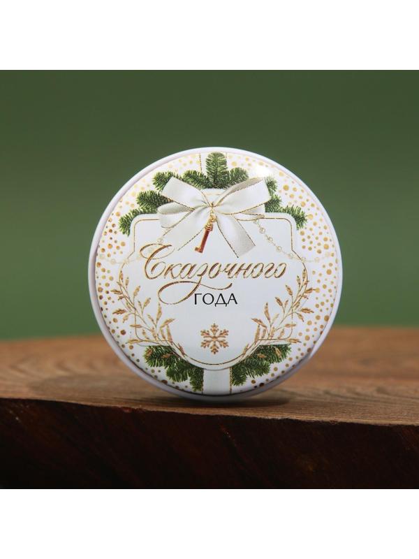 Новогодняя свеча в железной банке «Сказочного года», аромат еловые шишки, 4,5 х 4,5 х 2,5 см.