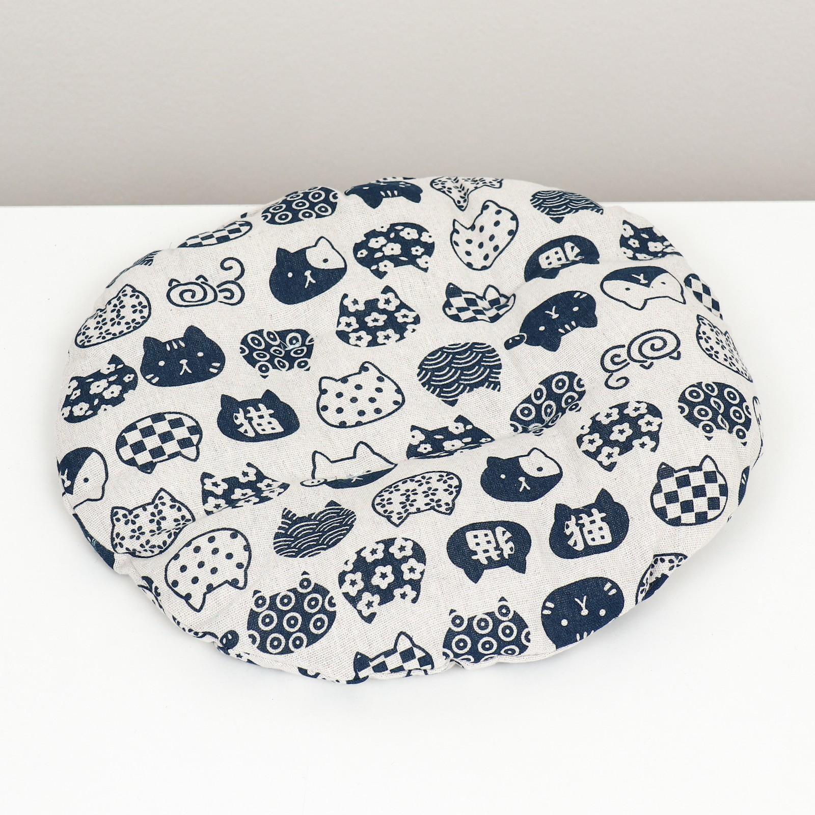 Лежанка для животных (хлопковый наполнитель), 38 см, с котами