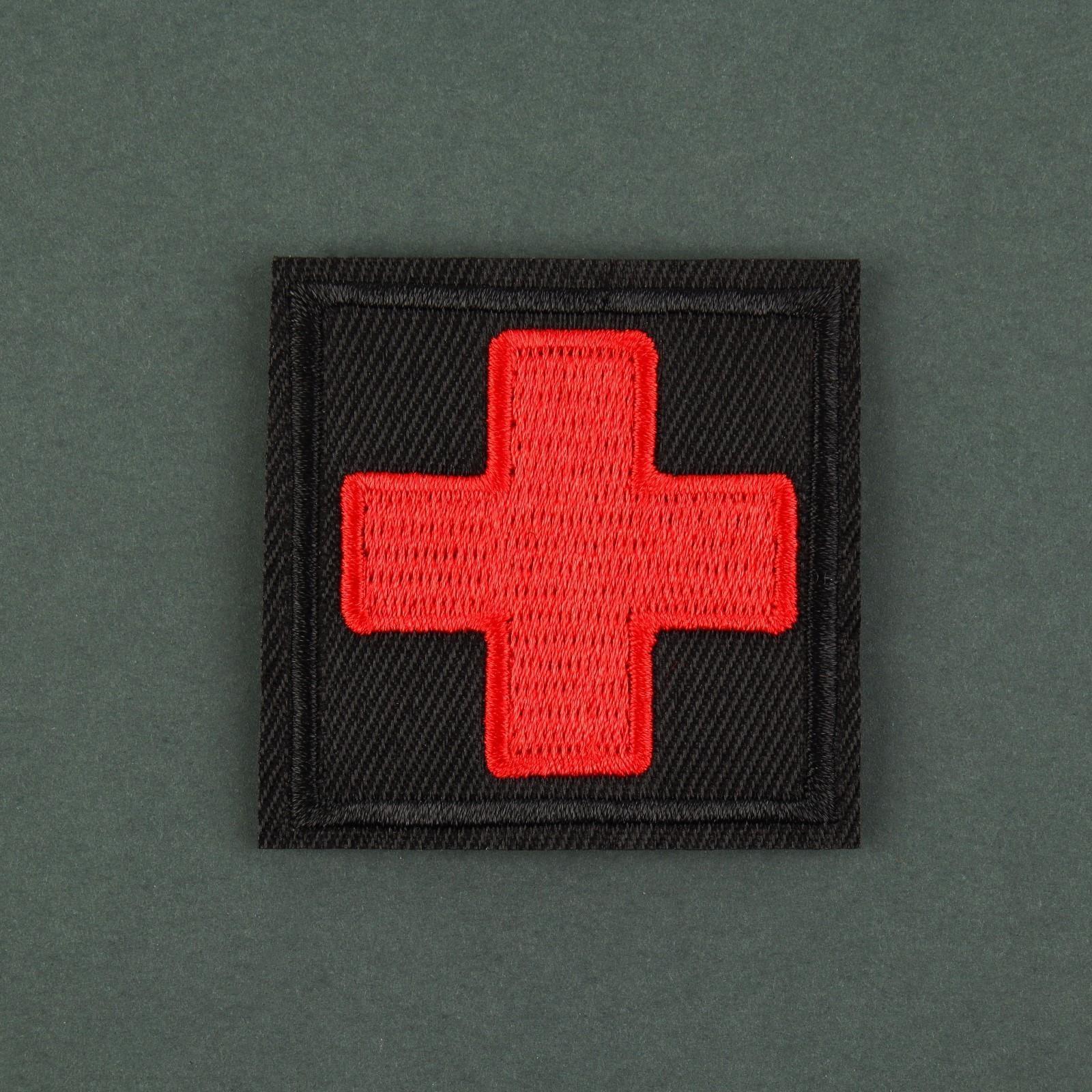 Шеврон на липучке «Красный крест», 4,7 × 4,7 см, цвет чёрный/красный
