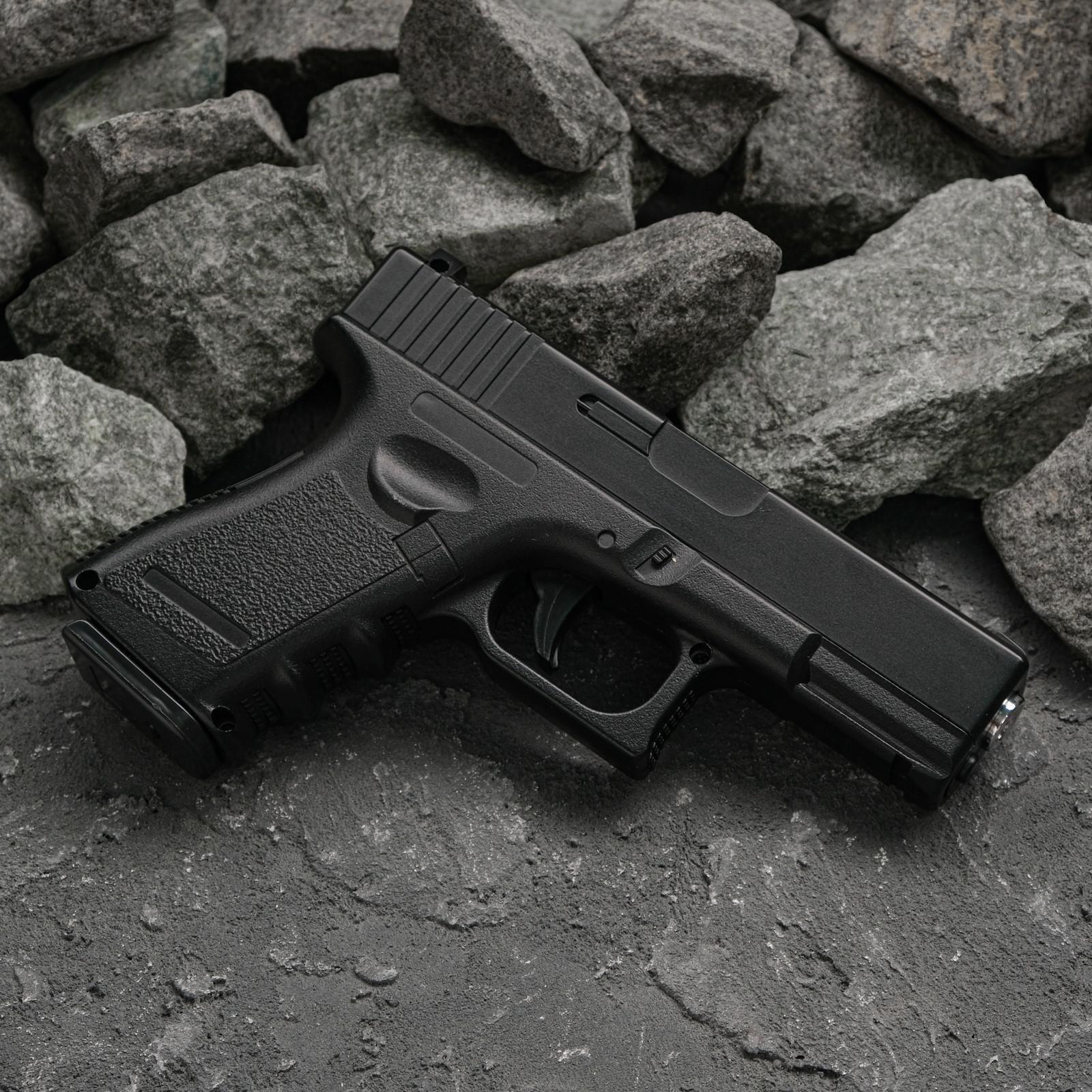 Пистолет страйкбольный 